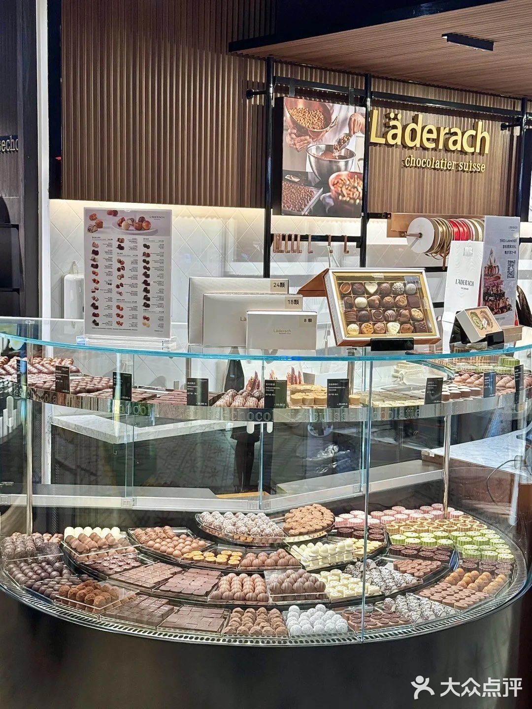 有钱人吃的月饼已经next level…！！