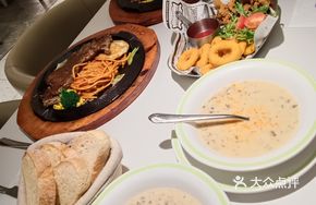 Mushroom Soup with Toasted Bread
