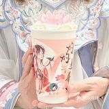 茶饮届与汉服届的首次跨界联名体验店