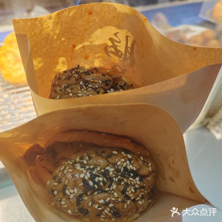 脑花的花样吃法之脑花肥肠饼