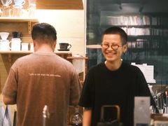 -彳亍咖啡·这里(水湾路店)