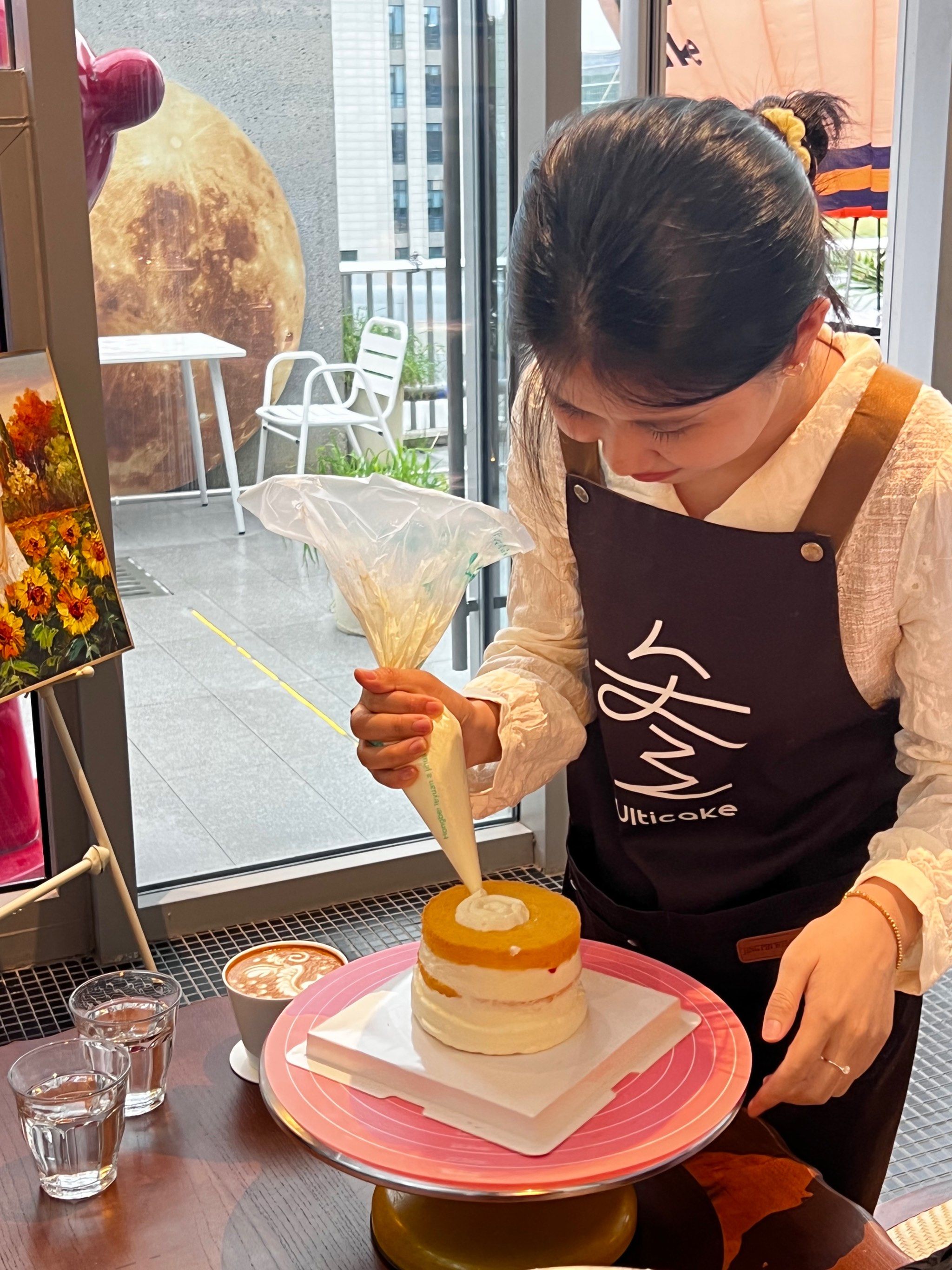这家咖啡店居然还能diy做蛋糕!