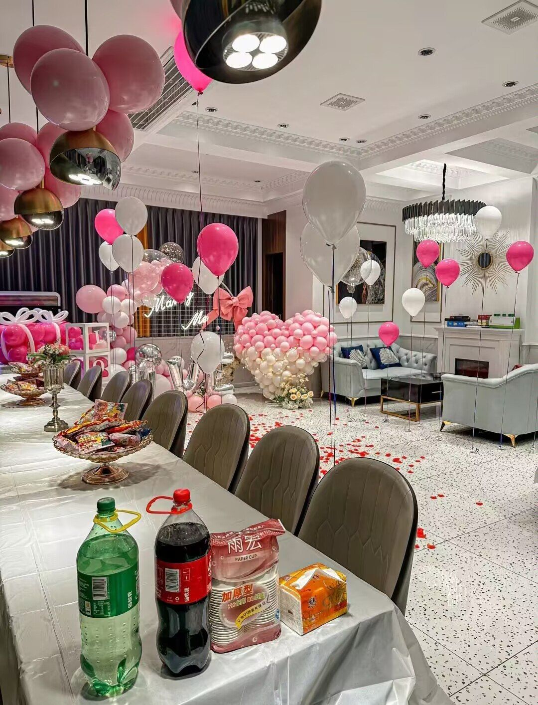 步入轻奢聚会别墅,享受奢华派对时光