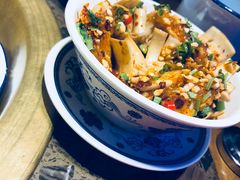 -沪小二炭火蛙锅(淮海中路美食不夜城店)