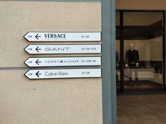 -王府井奥莱临潼小镇(临潼店)