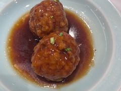 鸭蛋黄狮子头-梅飞酒家(名辉豪庭店)