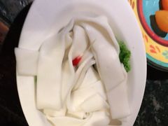 -老牌坊云南鱼豆花火锅(哈西万达店)