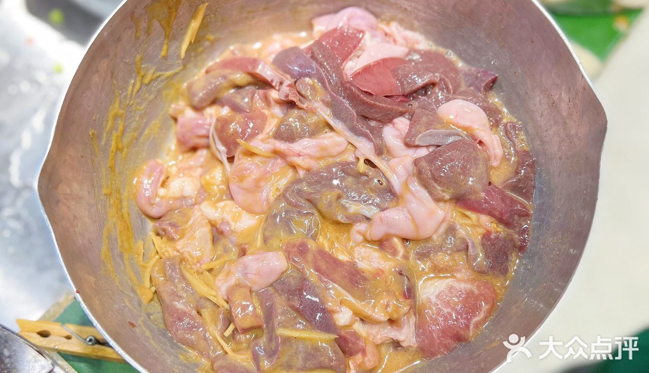 近排敲火爆的现切猪杂粥