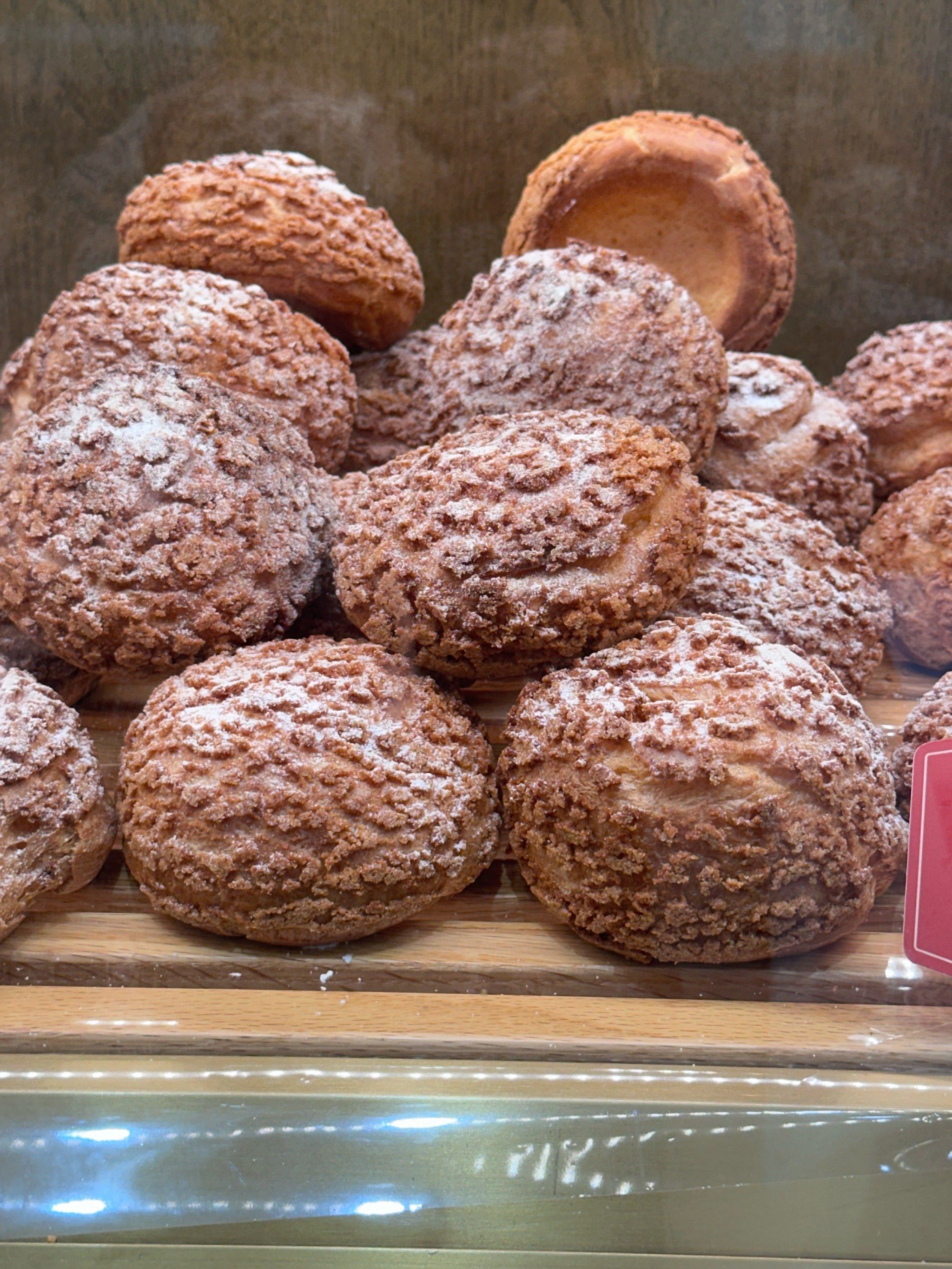 今天又买了他们家的大泡芙.几乎每次过来都要买