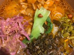 肥肠米线-八月美食小馆(银泰城总店)