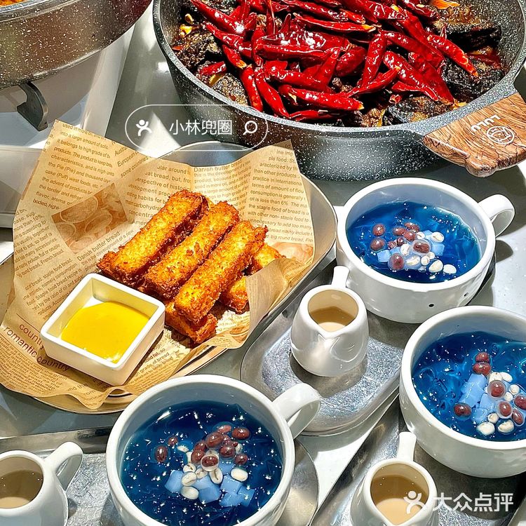 臭豆腐牛腩+肥肠牛蛙鸡煲，什么神仙搭配⁉️