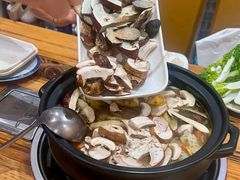 -菌之家·专业纯野生菌火锅·特色炒菌