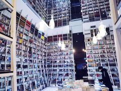 -钟书阁(松江泰晤士小镇店)