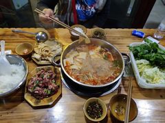-黄利砖万峰林布依特色酸笋牛肉馆