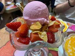 草莓脆心杯-甜心妈妈·榴莲星级糖水(北京路总店)
