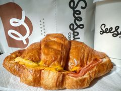 黑松露炒蛋可颂三明治-Seesaw Coffee(杭州奥体印象城店)