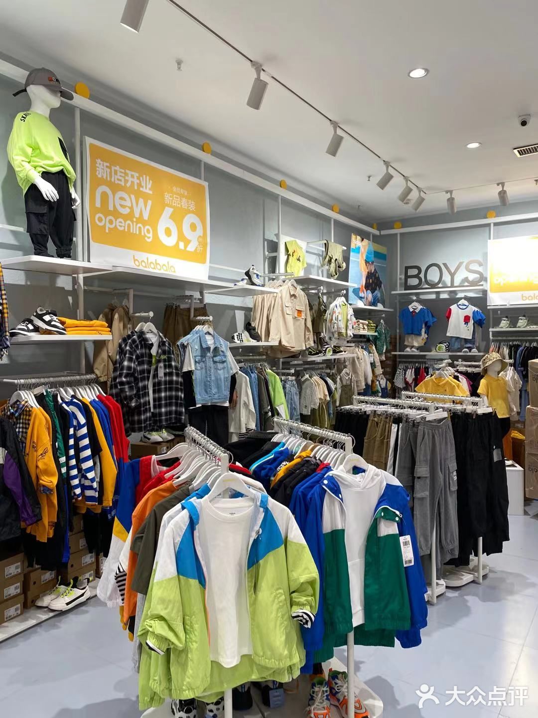 再也不用为买衣服发愁了,一家店就可以搞定❗️