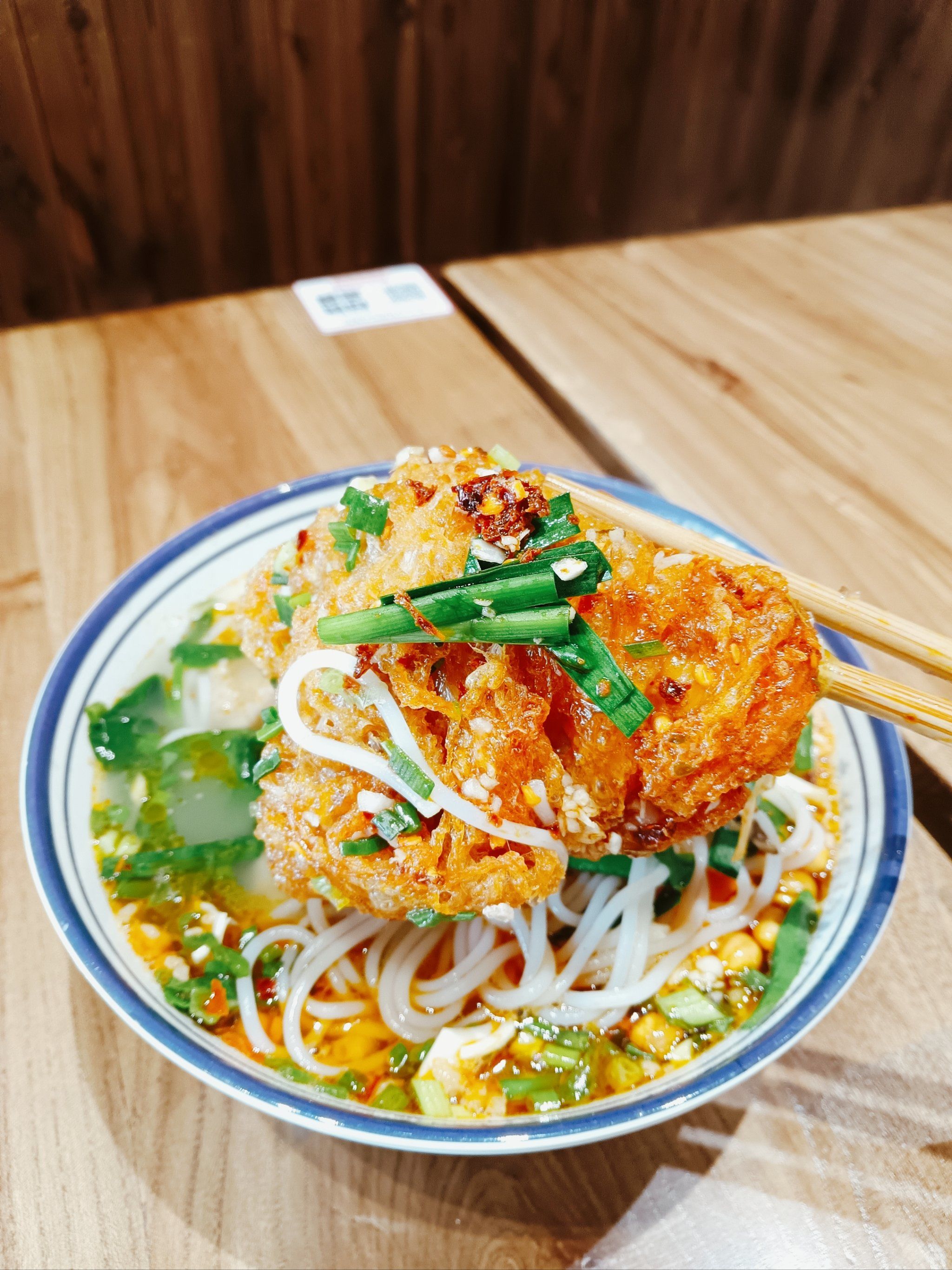 午餐时间～全家福牛肉米线