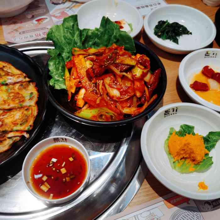 本家韩国料理(万象城店)-"菜品算是正宗,但是服务实在是不敢恭维!包.