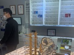 -天空之镜眼镜店蔡司依视路授权店(天通苑店)