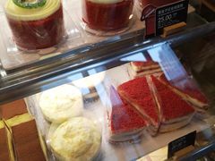 覆盆子红丝绒蛋糕-COSTA COFFEE(吴江路店)