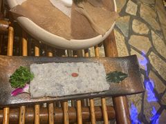 -老牌坊云南鱼豆花火锅(爱建店)