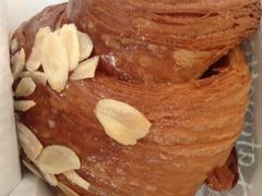 杏仁牛角包-老佛爷饼店