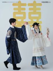 -雪中彩影婚纱摄影·微光艺术中心