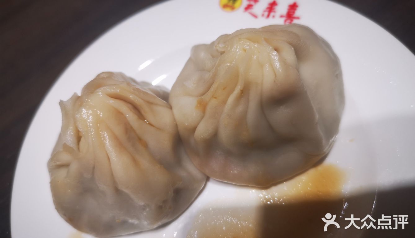 比起某盛 我更喜欢吃这家的小笼 虽然不是现包现蒸