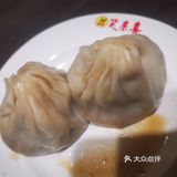 比起某盛 我更喜欢吃这家的小笼 虽然不是现包现蒸