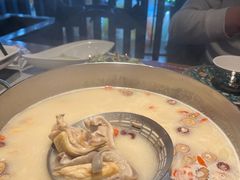 -尚尚仙·酸汤猪手·猪肚鸡火锅(华联万柳购物中心店)