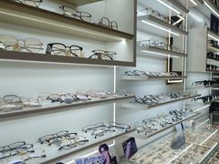 -美式眼镜·授权蔡司.依视路.尼康.豪雅.明月(南翔印象城店)