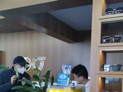 -无奔眼镜·蔡司·依视路授权店(马家堡店)