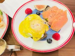 烟熏三文鱼牛油果班尼迪克-COTTON CAFE(德信·中外公寓店)