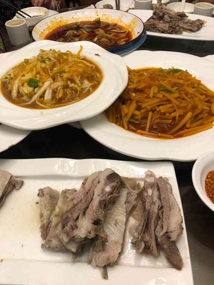 西北楼手抓-"这家店看着生意非常好,索性带老婆孩子进去.