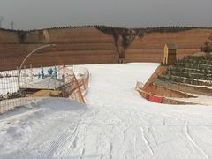 -采薇庄园四季滑雪场