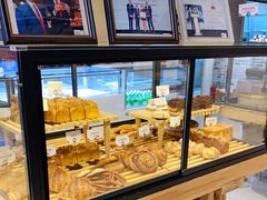 面包甜点陈列柜-熊叔熊婶面包房(团结湖店)