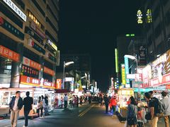 -六合夜市