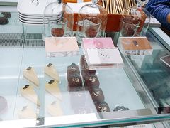 -UNI UNI(环亚凯瑟琳店)