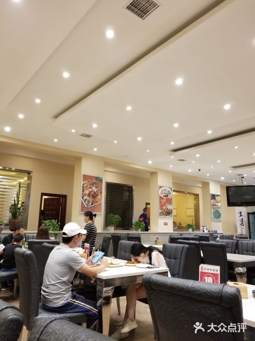 巢香扣肉馆大堂图片