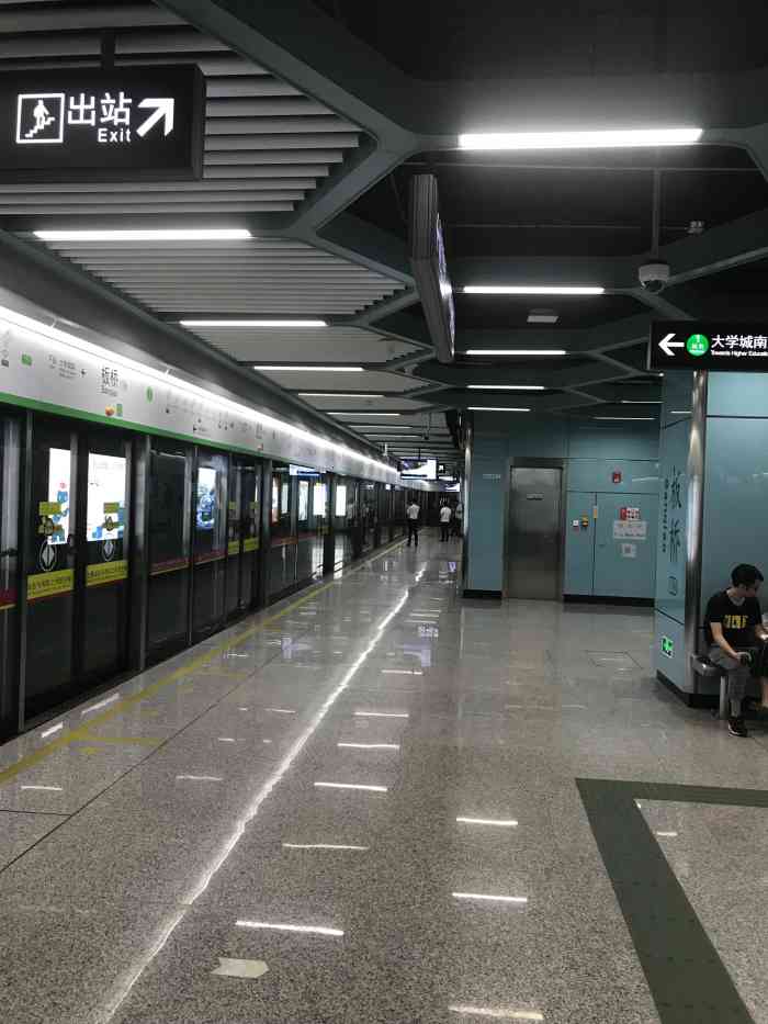 7号线 板桥地铁站!干净整洁,宽敞明亮!整条7号线都是tiffany 蓝!