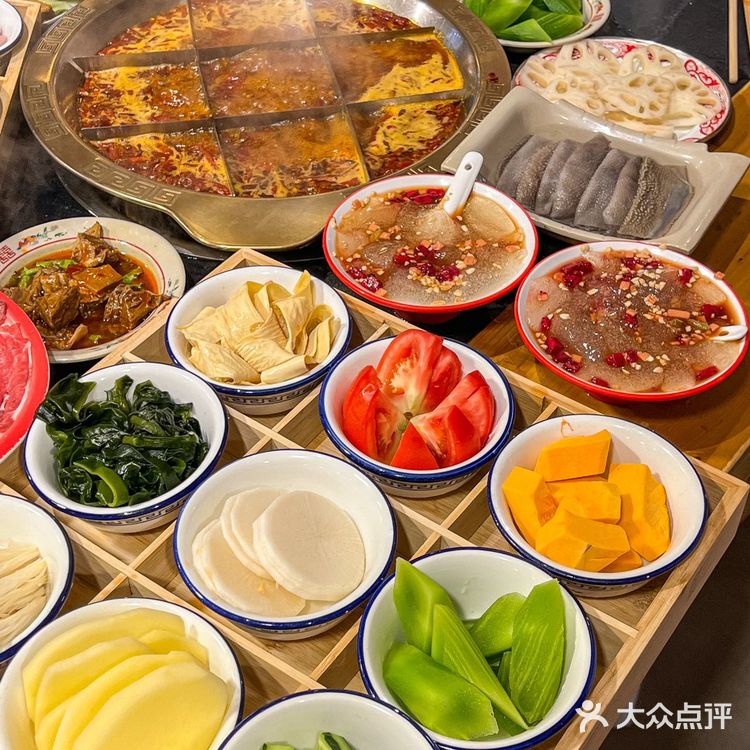这家成都本地人留给自己吃的九宫格火锅也太宝藏了