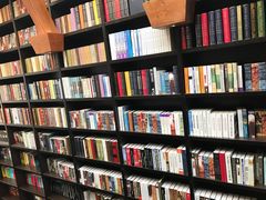 -钟书阁(松江泰晤士小镇店)