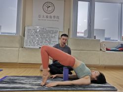 -亚太瑜伽普拉提学院