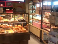 面包甜点陈列柜-昆明冠生园·蛋糕·面包(南强街店)