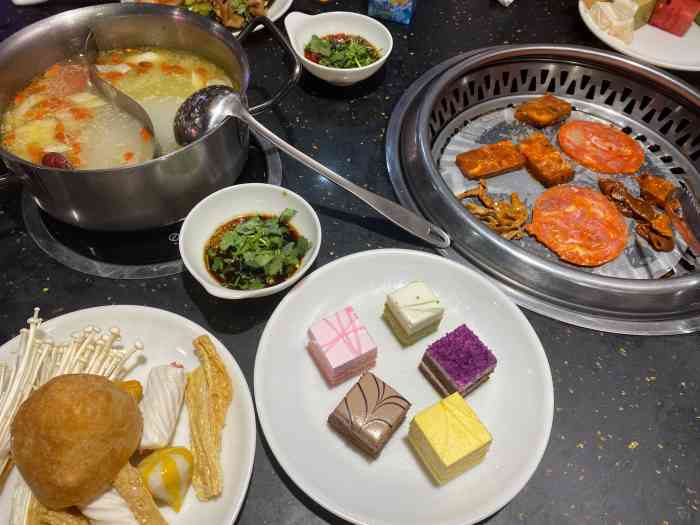 金草帽韩式烤肉火锅自助餐厅(万达店)-"难得去吃一次自助餐,意外的是
