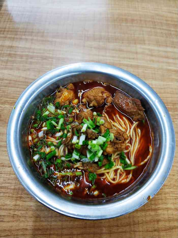 叶记素粉辣鸡面-"天了,看着好多人在排队,也过来点了一碗面.