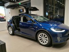 -TESLA 特斯拉(上海太古汇体验店)