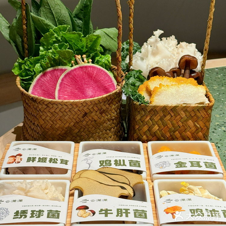 南京也有啦！新鲜蒸汽石锅鱼！​