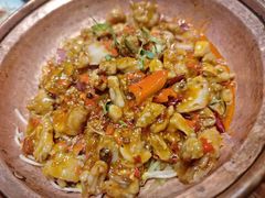 铜锅柠檬叶牛蛙-老滇山寨•云南特色菜•地方菜•民族风情歌舞表演(金碧店)